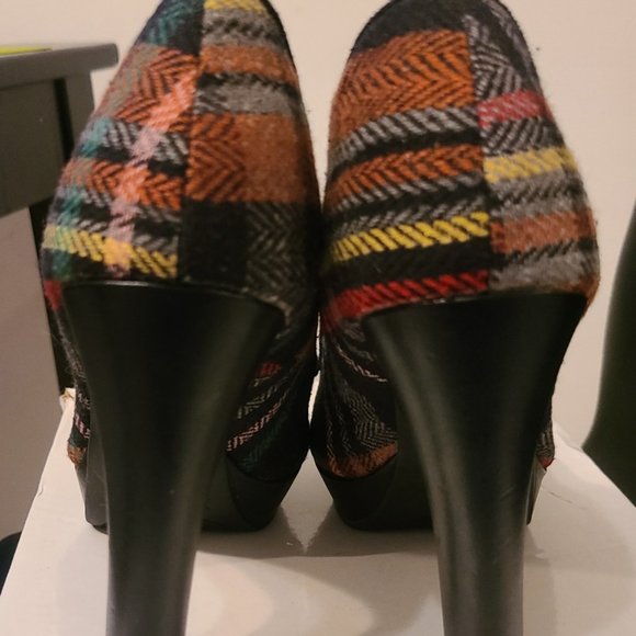 Platform High Heels - Picture 2 of 4